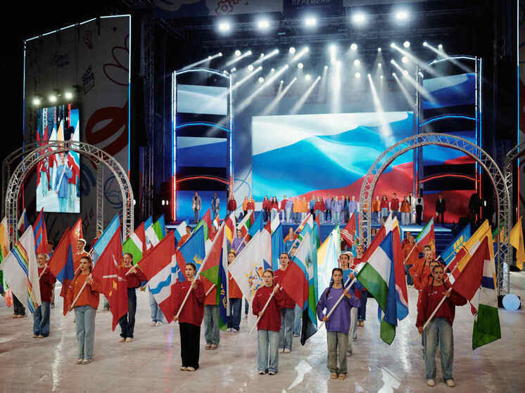 Путин поздравил финалистов конкурса «Большая перемена», который прошел в «Артеке»