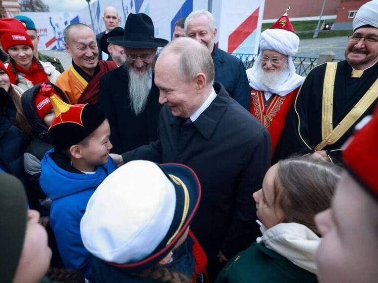 Сын тульского бойца СВО пообщался с Президентом на Красной площади