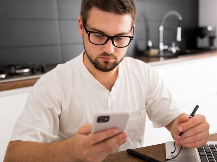 Банки усиливают борьбу за финансовую лояльность россиян, получающих зарплату на карту