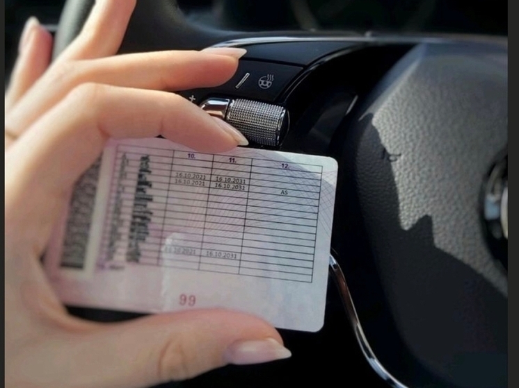 Донских автомобилистов предупредили об аресте за отказ снять обложку с прав
