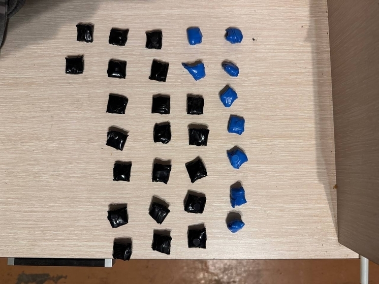 Двух наркосбытчиков задержали на улице Разина в Вологде