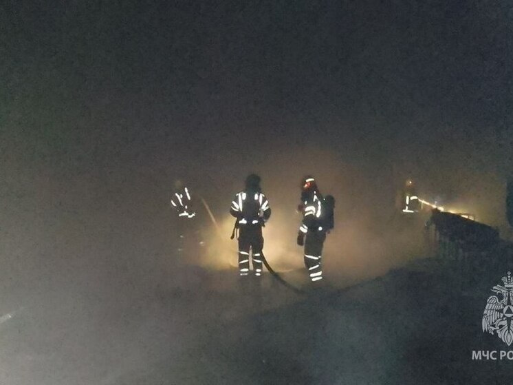 Калининградские спасатели потушили пожар в ангаре