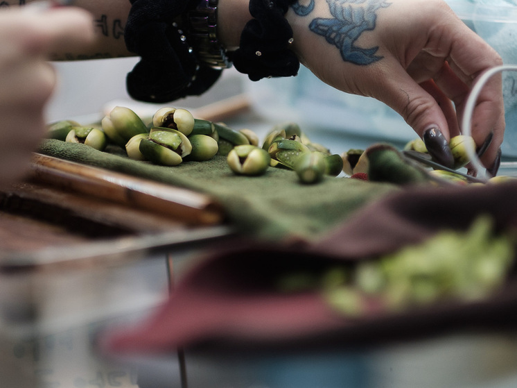 Стружку ореха часто добавляют к табаку для курения