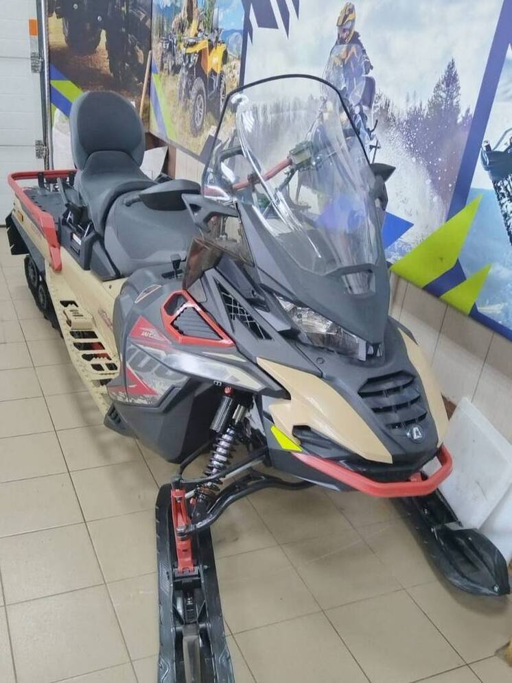 В Омском районе условно осудили менеджера за кражу трёх снегоходов