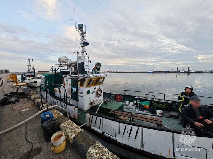 Калининградские спасатели потушили пожар на судне в Пионерском