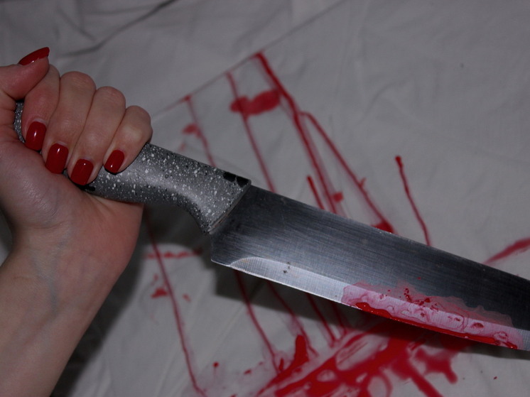 В поселке имени Свердлова мужчину убили ударом ножа в грудь из ревности