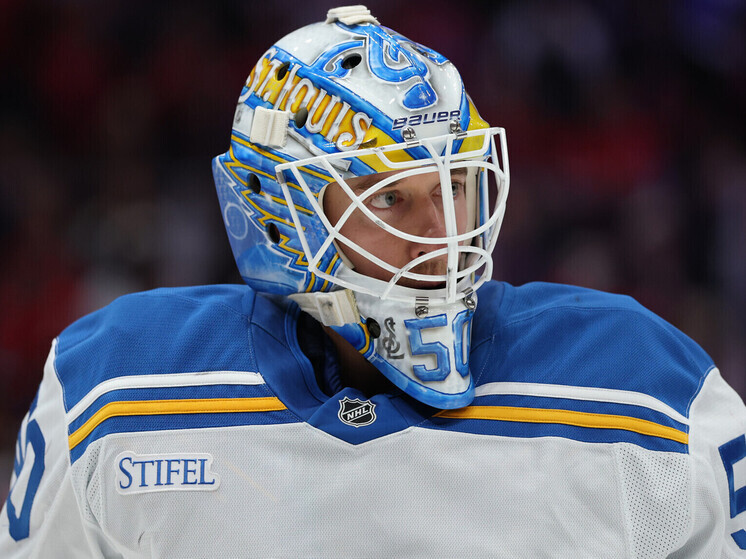 Момент кражи шайбы вратарем после 900-го гола А. Овечкина в НХЛ сняли на видео