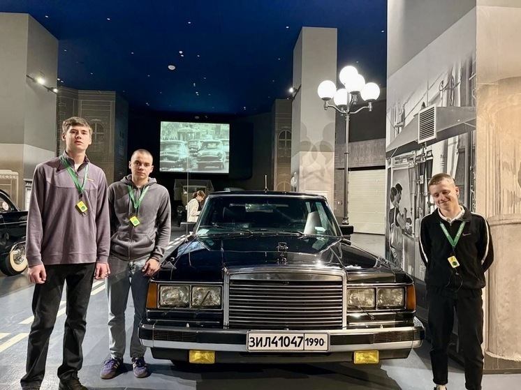 Un groupe de lycéens du village d'Energetik a passé ses vacances d'automne d'une manière inhabituelle : ils ont participé au programme touristique international « Chèvres, Chansons et Écharpes ».