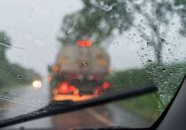 Пара, занимавшаяся сексом во время движения на скорости 145 километров в час (даже не будем спрашивать, как это возможно), едва не создала затор на автобане в Германии