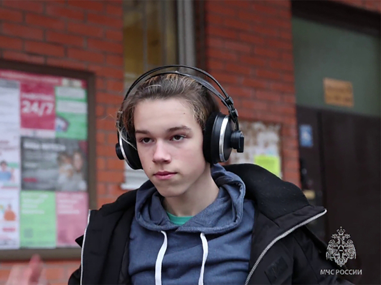 Калужанам рассказали об опасности наушников