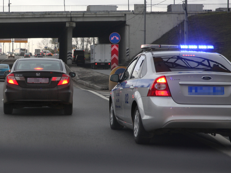 Рост числа автоаварий из-за нарушений правил остановки и стоянки фиксируют специалисты ГИБДД по итогам 9 месяцев 2025 года