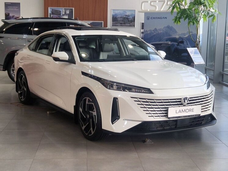 К дилерам поступил новый седан Changan Lamore для РФ: авто сняли на фото