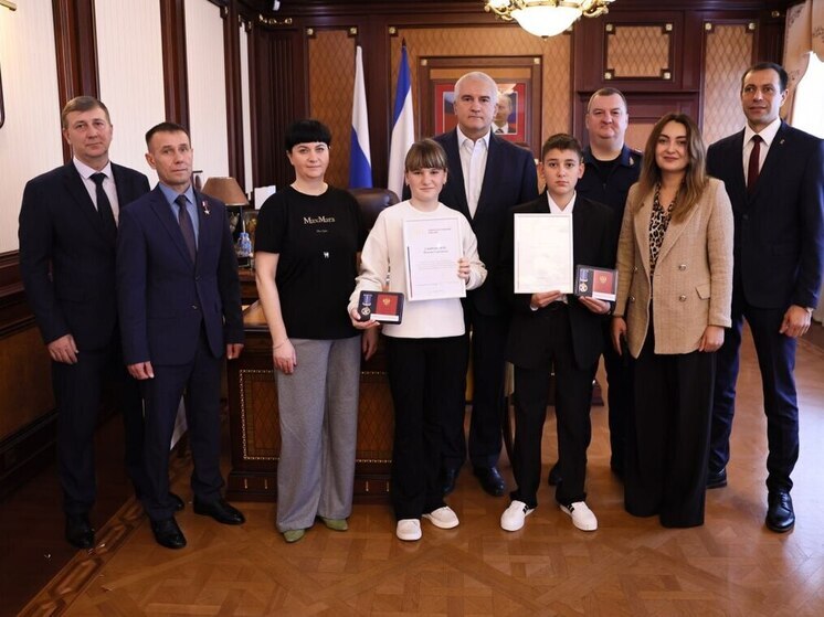 Крымских школьников наградили медалью Совета Федерации «За проявленное мужество»