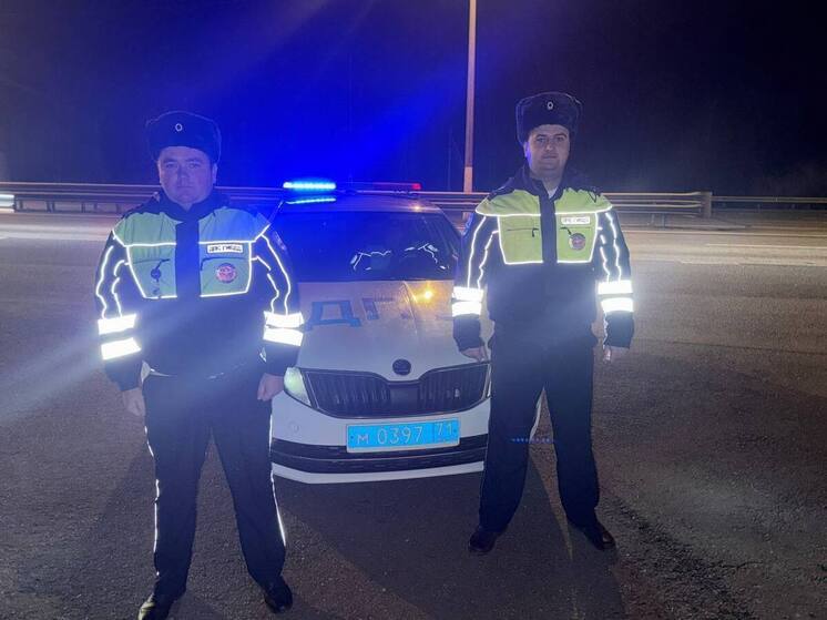 Тульские инспекторы эвакуировали пассажиров из сломанного на трассе автобуса