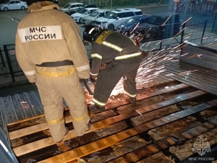 В Орле ночью тушили пожар в здании на Наугорском шоссе