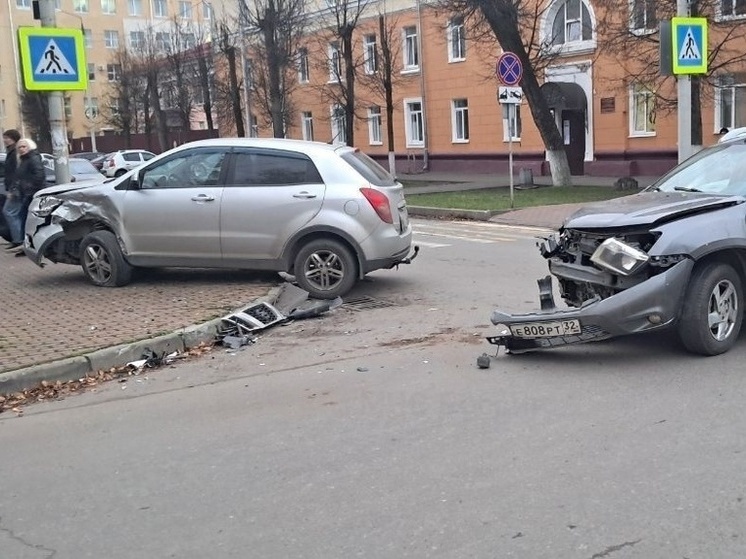На Институтской в Брянске столкнулись два легковых автомобиля
