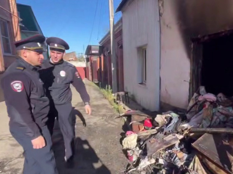 Полицейские спасли 15 человек из горящего дома в Армавире