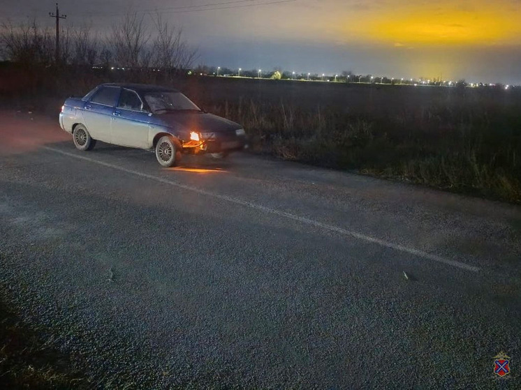 На трассе под Волгорадом ВАЗ насмерть сбил пешехода