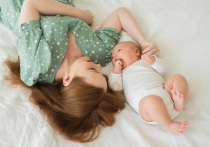 Новое исследование обнаружило, что детские травмы матери могут оставлять специфические молекулярные следы в её грудном молоке