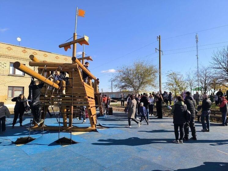 В селе Новоданиловка открылась после реконструкции благоустроенная территория у Дома культуры