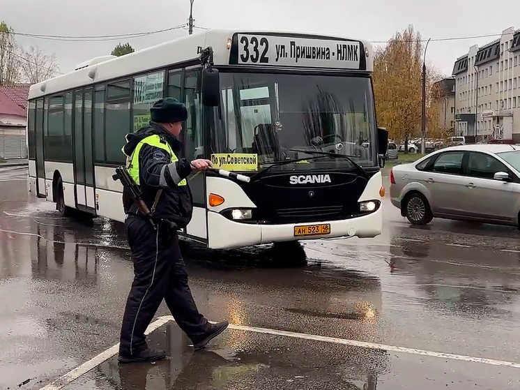В Липецкой области полицейские проверили более 250 водителей пассажирского транспорта
