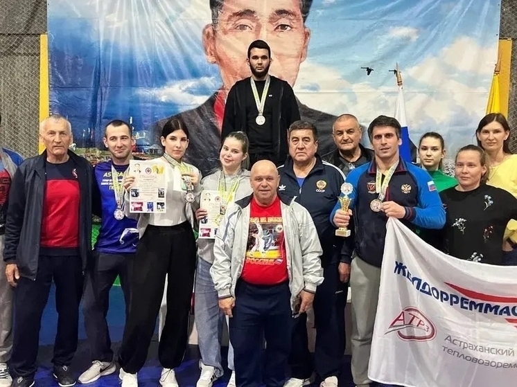 Астраханцы завоевали 7 медалей на турнире по борьбе на поясах в Калмыкии