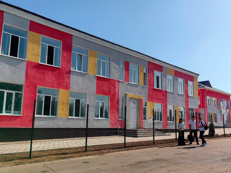 Липецкие строители обновили начальные классы Володарской школы в ДНР