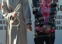 В 1974 году в неаполитанском выставочном центре сербская художница Марина Абрамович превратила себя в «объект»