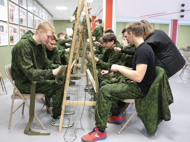 У школьников Гатчинского округа начались учебно-военные сборы