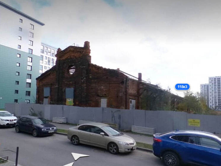 «Почта России» продаст участок с аварийным домом возле Балтийского вокзала