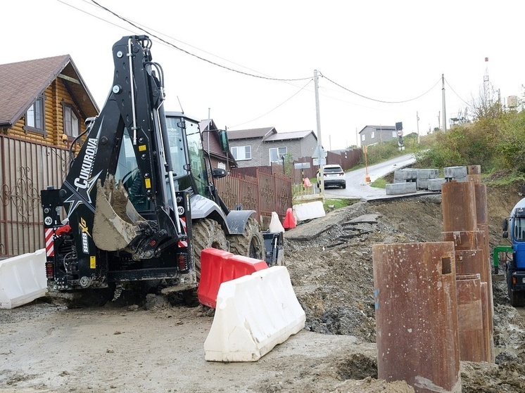Андрей Прошунин проверил ход работ по восстановлению оползневого участка в Лазаревском районе Сочи
