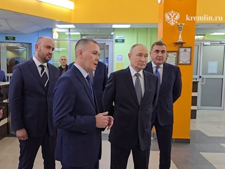 В. Путин начал визит в Самару с посещения ФОКа «Орбита»