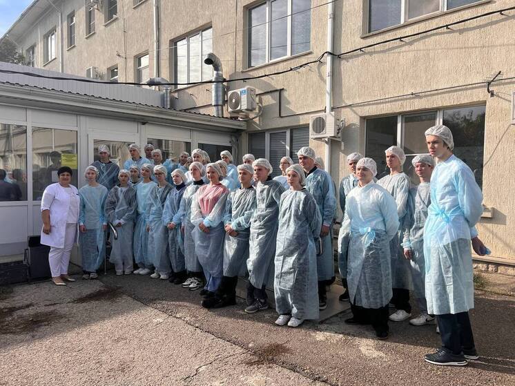 Старшеклассники Тимашевского района посетили районную больницу в рамках профориентационной экскурсии