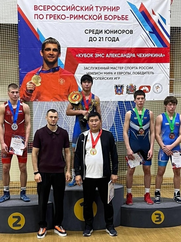 Борец из Калмыкии стал победителем всероссийского турнира