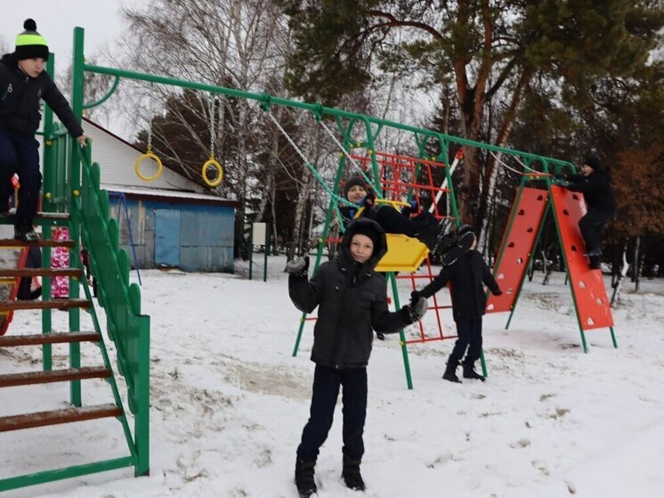 В тюменской деревне открыли современную спортивно-игровую площадку