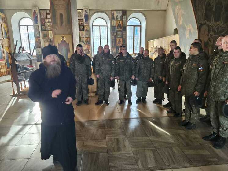 Военнослужащие посетили храм в Орловской области