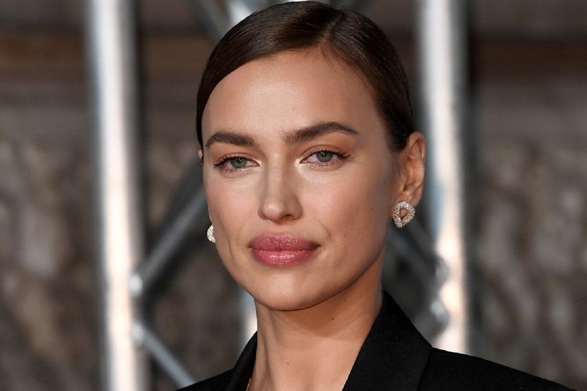 Модель выбрала экстремально откровенный наряд