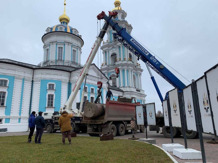 В Костромском кремле установлена колонна памятника Ивану Сусанину