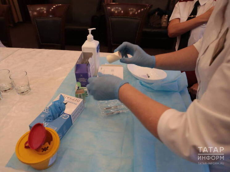 В Татарстане растёт число заболевших ОРВИ и гриппом, а врачи предупреждают о необходимости вакцинации, пишет ИА «Татар-информ»