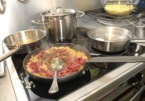 В информационном пространстве, где царят традиционные ценности, витает новая идея: нужно, мол, законодательно обязать мужчин выплачивать своим женам ежемесячную «зарплату» за домашние хлопоты