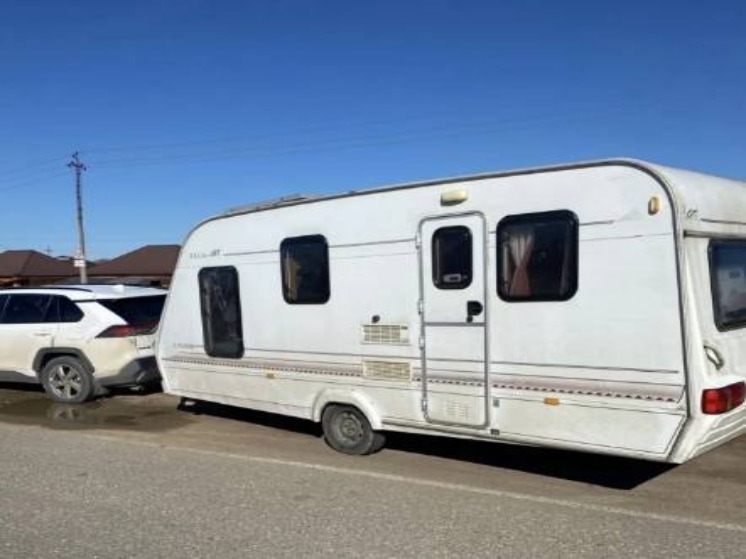 Житель Ставропольского края перевозил морозильную камеру с осетрами, но попался астраханским полицейским