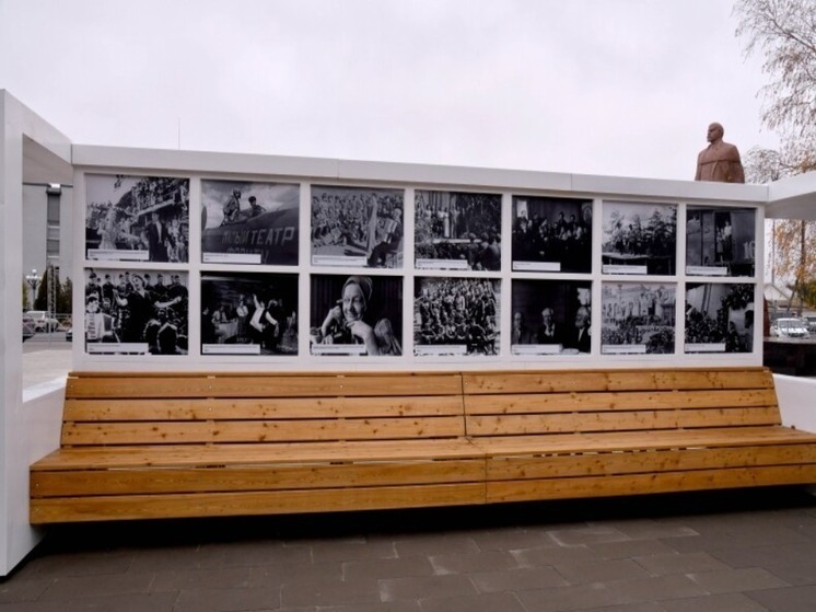 В Свердловске открылась уличная выставка "Театральная площадь"