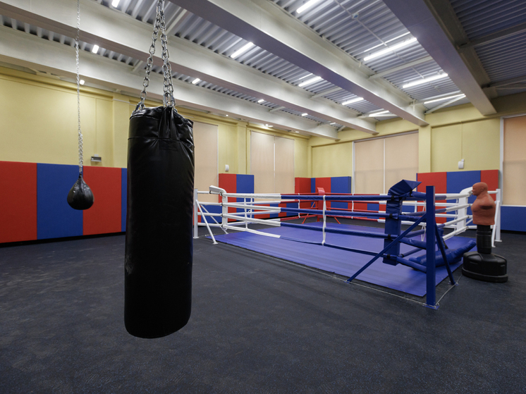 Pavel Sosulin a mis KO Jorge Fortea au deuxième round d'un match de boxe.