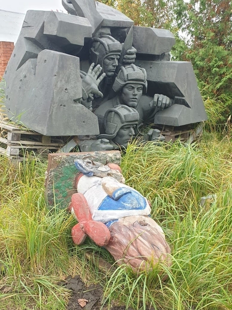 Памятник легендарному экипажу Степана Горобца требуется не только установить, но и восстановить