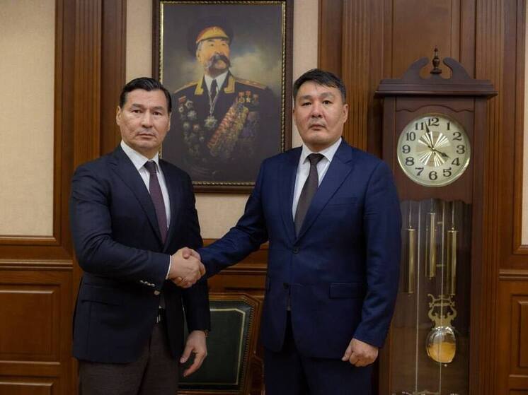 Бату Хасиков встретился с председателем Верховного суда Калмыкии