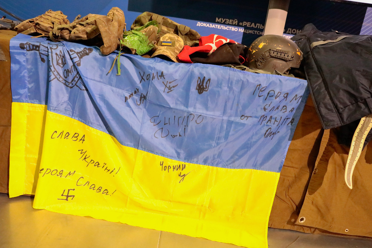 Спикер чешского парламента приказал снять украинский флаг со здания