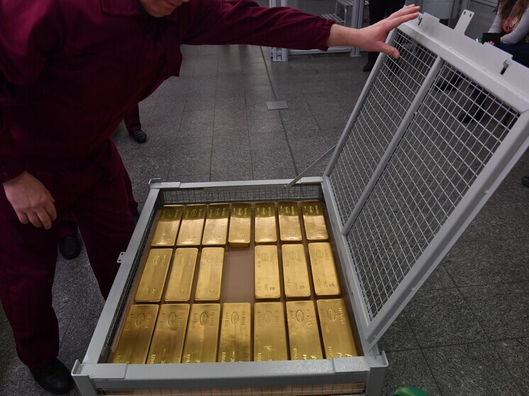 Fransa'da değeri 700 bin avroyu aşan altın sikke ve külçelerden oluşan bir define bulundu.