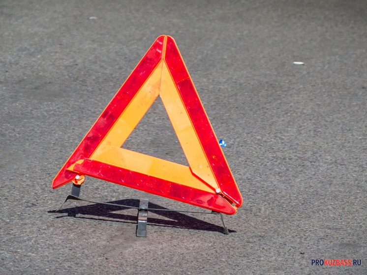 В Кузбассе два человека пострадали в аварии