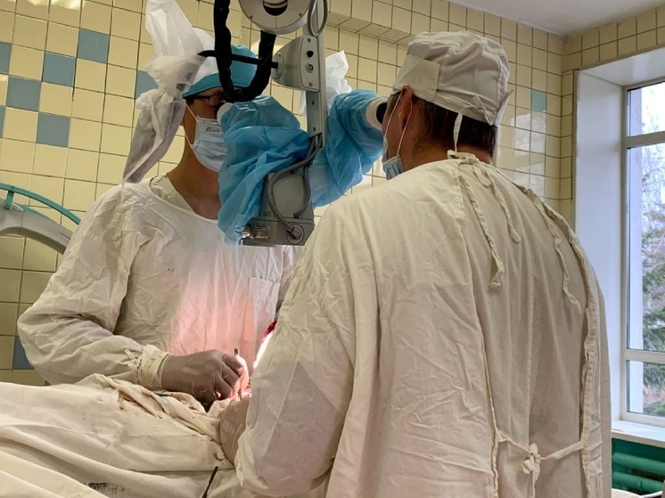 Свердловские врачи спасли мужчину с разбитым в аварии черепом