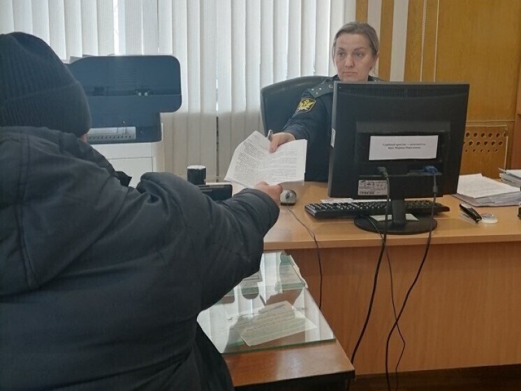 Долг в 90 тысяч рублей не позволял гражданину Казахстана покинуть Россию